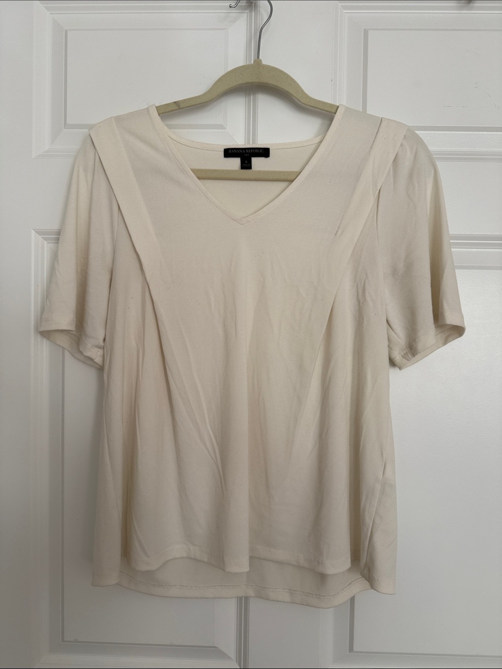 Banana Republic Cream V-Neck Short Sleeve Top